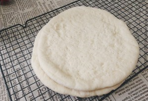 披萨饼胚的做法