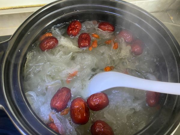 银耳羹美容又养颜