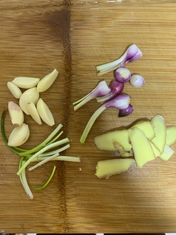 姜葱蒜子白汁焖海鳗