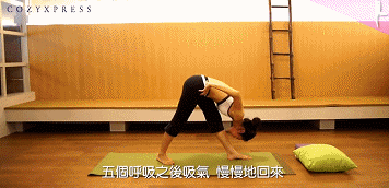 简单瑜伽动作瘦小腿。