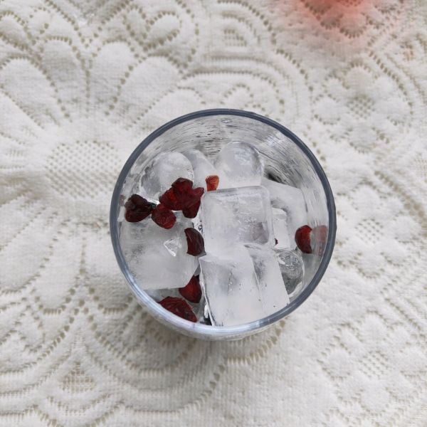 桑葚蔓越莓冰饮