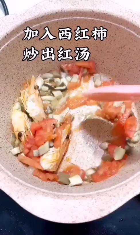 如何做鲜虾菌菇面