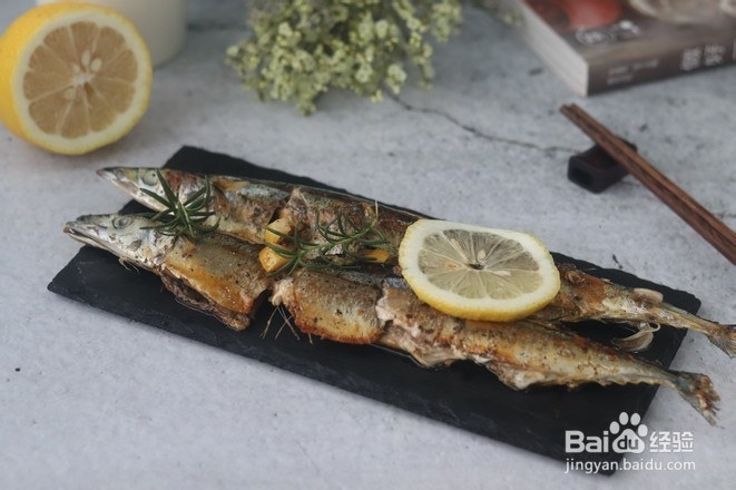 柠檬香煎秋刀鱼