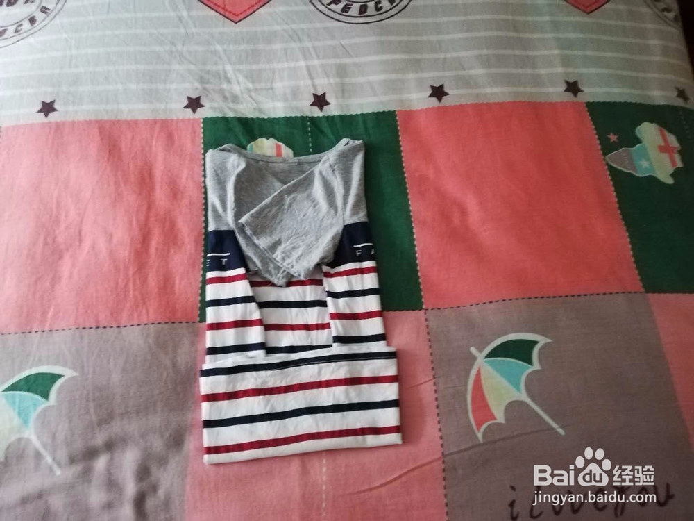 T恤衫怎么叠整齐好看