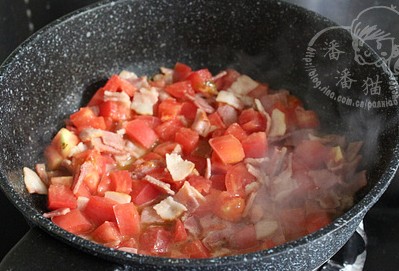 番茄培根炒意面片