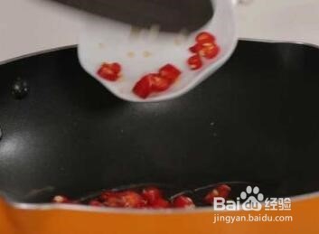 怎么做一道美味的酸辣白菜炒肉片