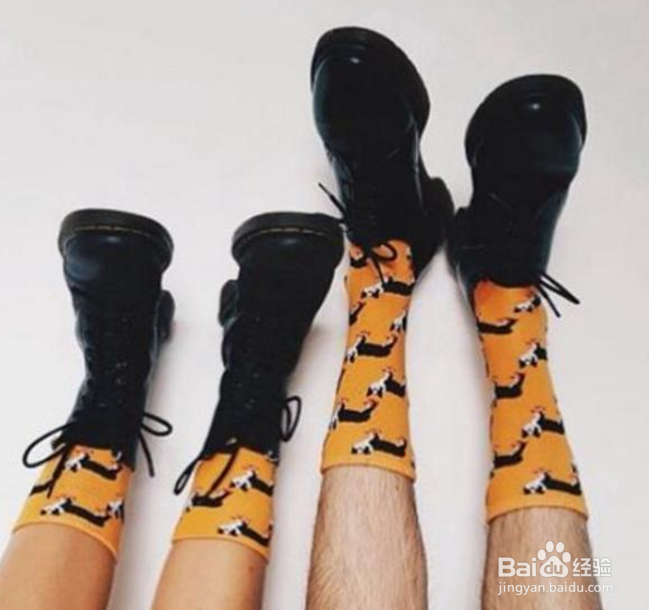 穿马丁靴怎么处理裤腿
