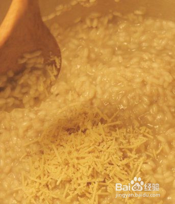 如何做出完美的意大利烩饭：带照片的教程