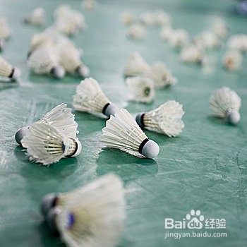 羽毛球规则：对合法发球的界定