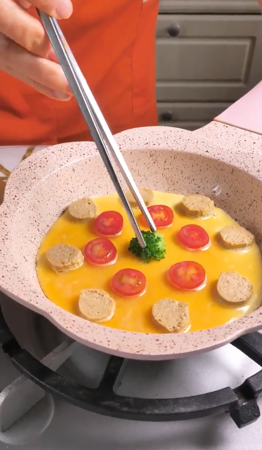 鸡蛋肉肠披萨怎么做