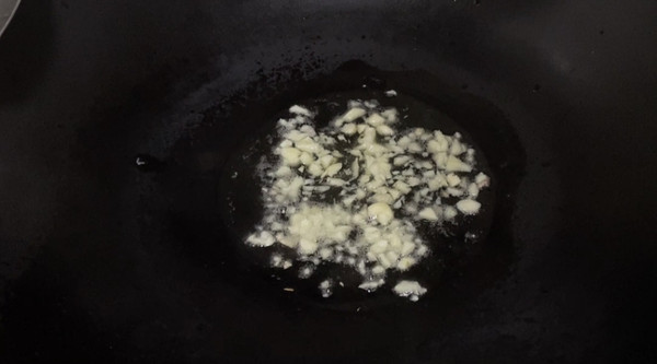 午餐肉炒时蔬粒