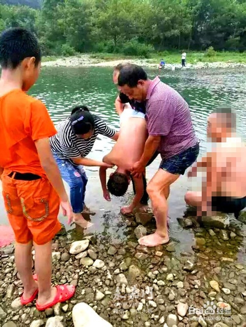 被水淹溺怎样急救