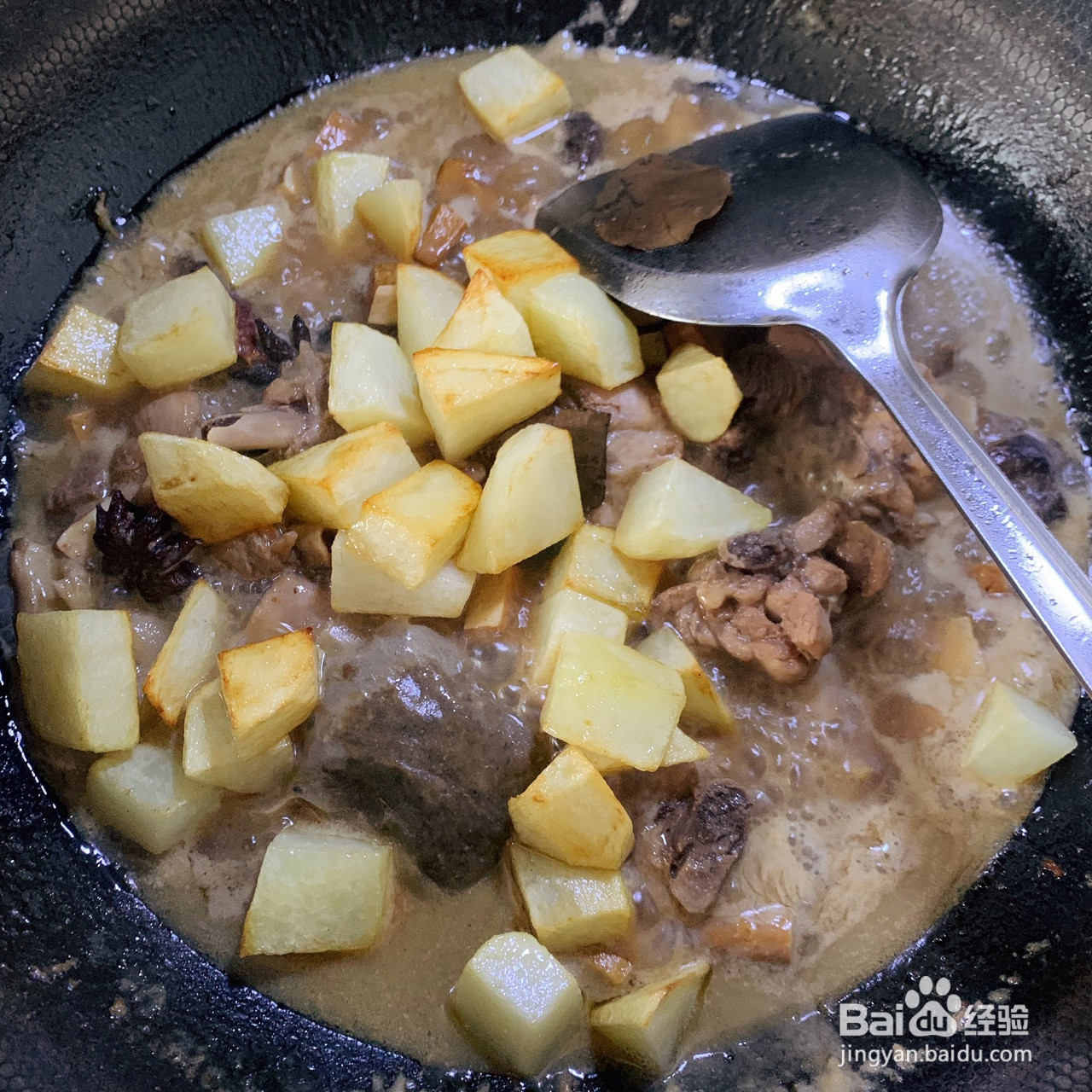 土豆香菇炖鸡块的做法