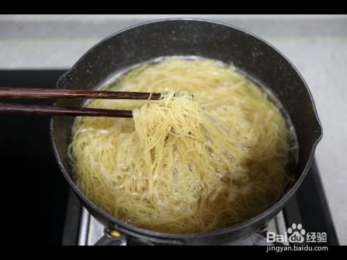 午餐肉青菜虾面