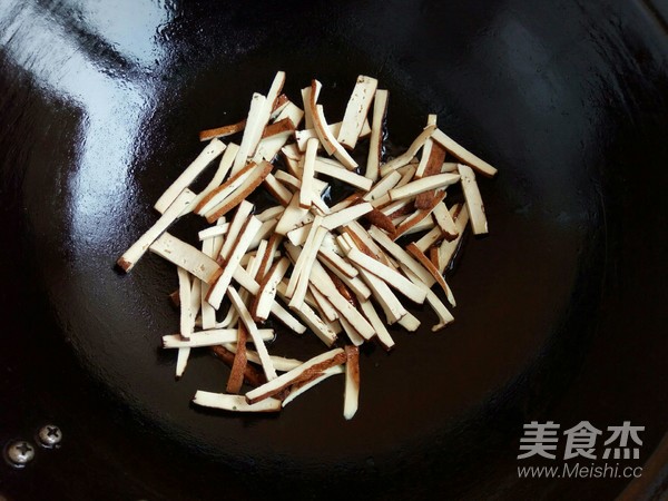 茼蒿炒豆干的做法