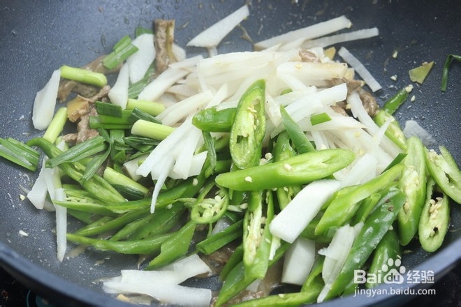 美味的牛肉丝炒白萝卜