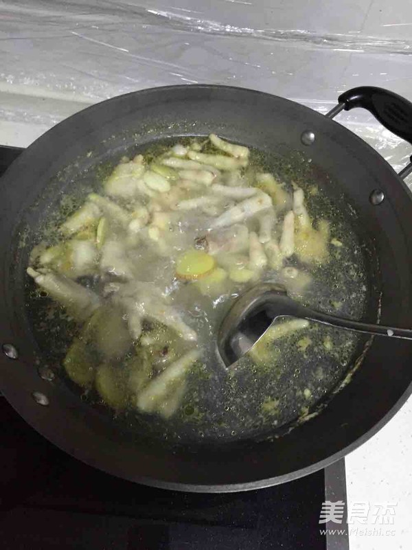 香辣鸡爪的做法