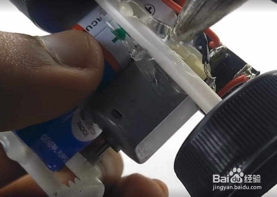 如何制作简单的电动汽车?