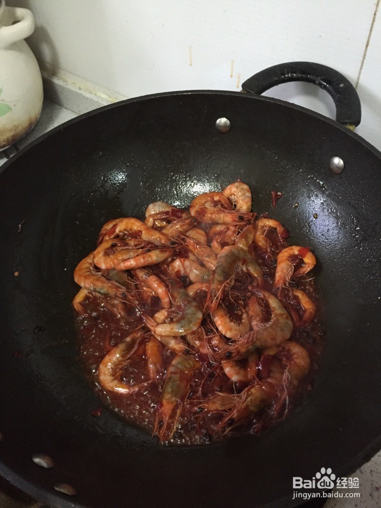 香辣干锅(鸡翅+河虾)的做法