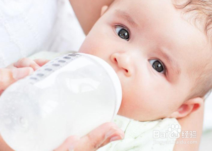 小孩吐奶怎么办？