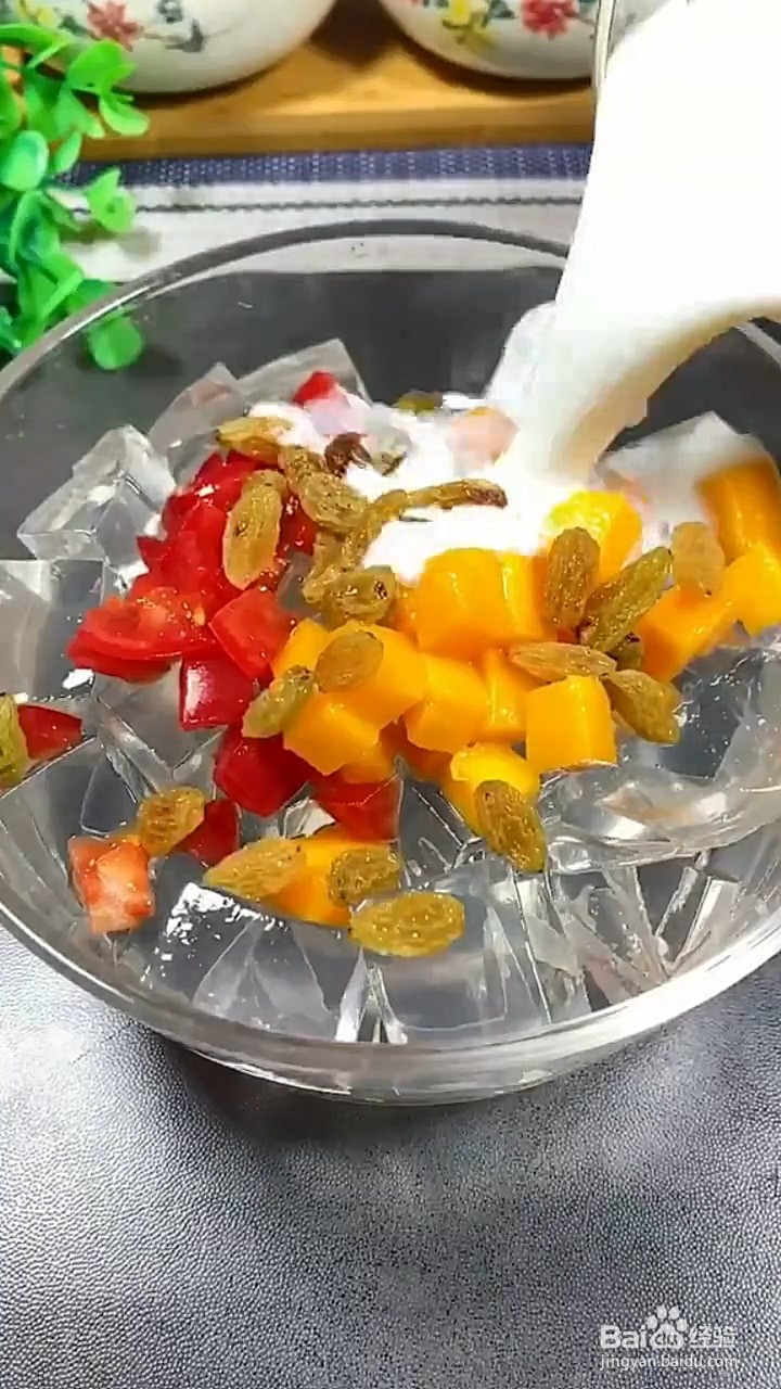 如何制作水果冰凉果冻？