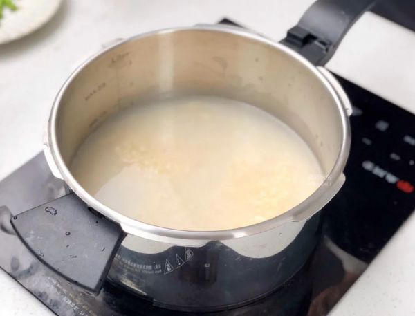 一锅出排骨焖饭