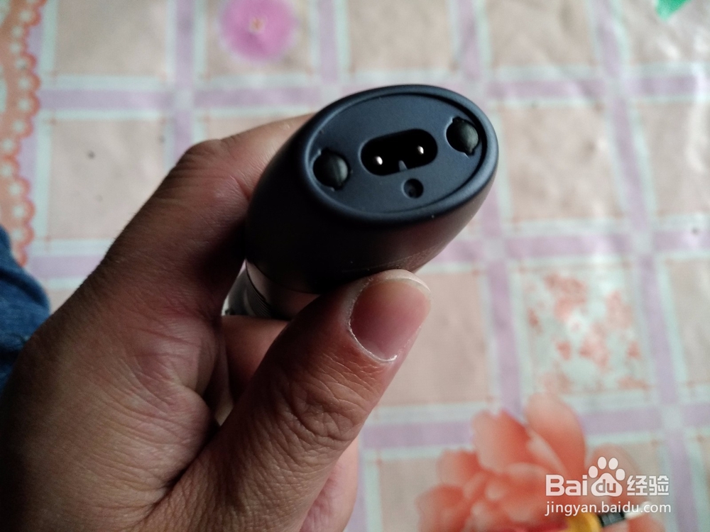 电池老化的剃须刀更换电池