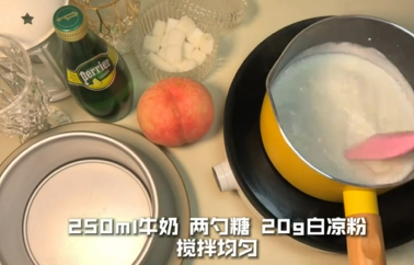 如何自制粉嫩蜜桃果冻蛋糕?