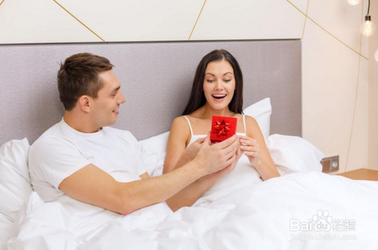 让男人心甘情愿送你礼物的妙招，还赶紧学起来！