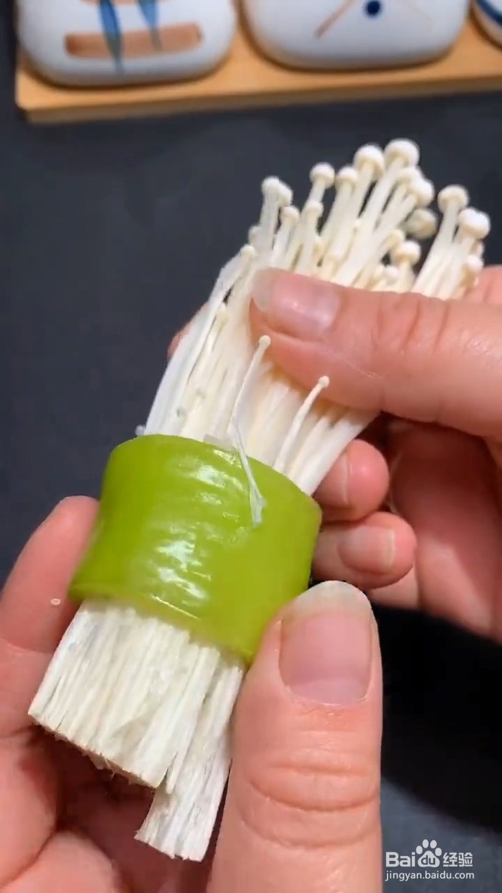 如何自制美味好吃的金针菇酿尖椒