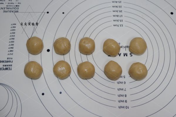 广式核桃枣泥月饼