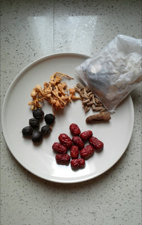 四物虫草乌鸡汤