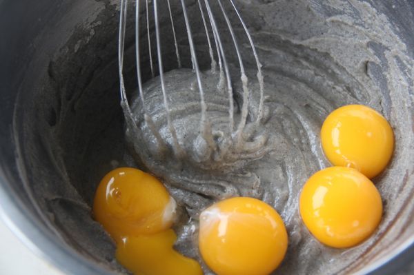 黑芝麻糊戚风蛋糕