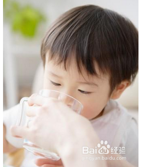 孩子怎样喝水比较好？
