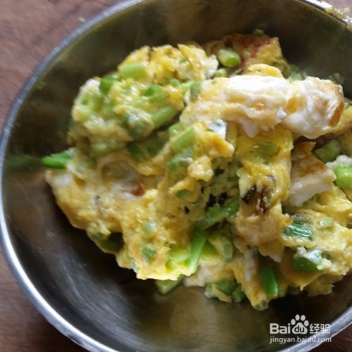 如何在家做蒜苔炒鸡蛋