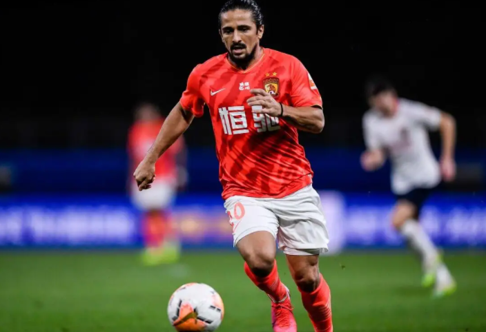 洛国富有中国血统吗