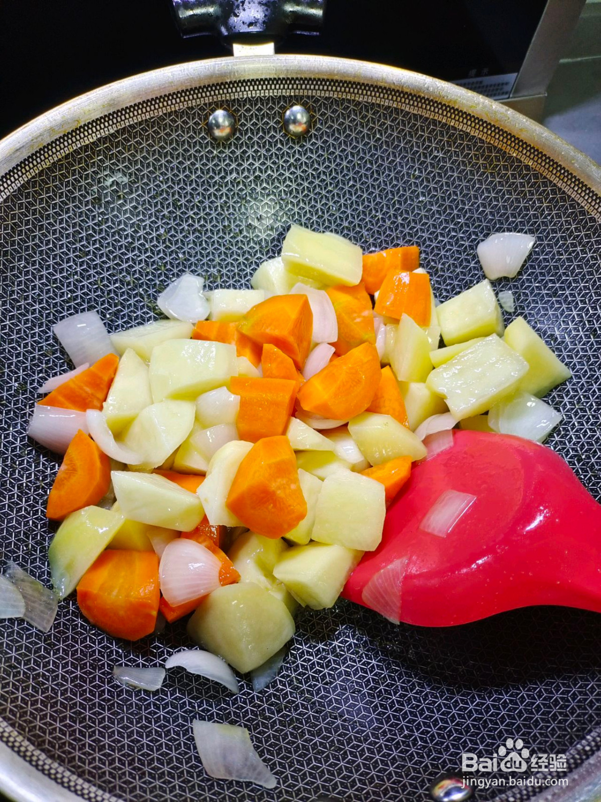 土豆胡萝卜烧牛腩的做法