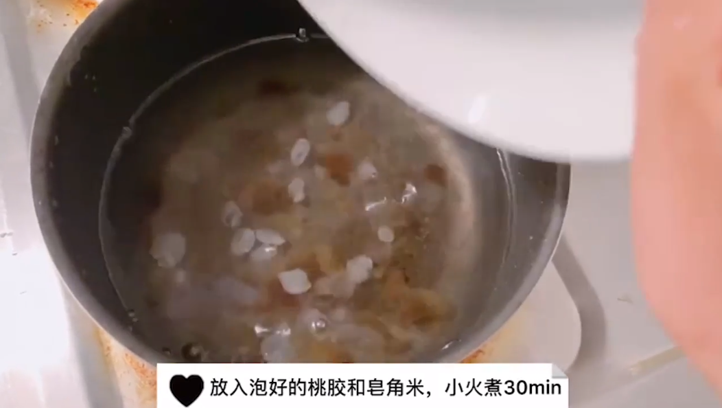 桃胶炖奶怎么做
