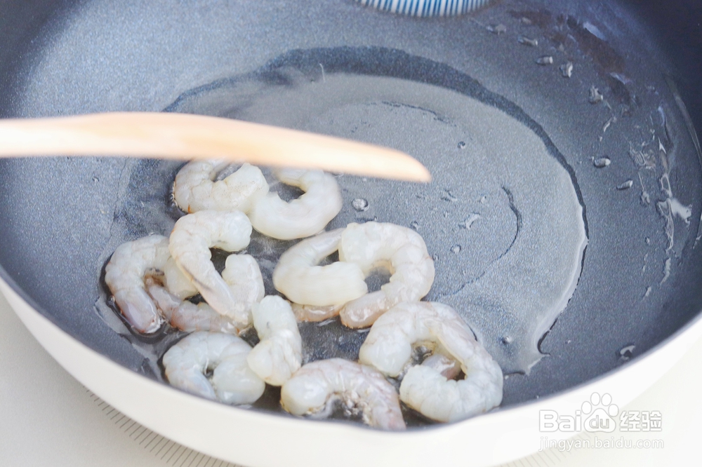 怎么简单的做粒粒分明虾仁蛋炒饭?