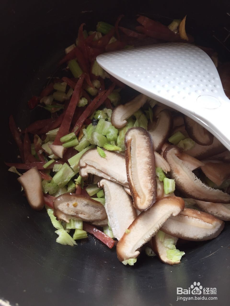 电饭锅营养餐~广式腊肠焖米饭