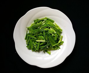 香辣滑嫩鸭血韭菜的做法