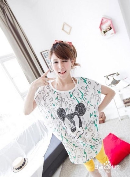 几款百搭蝙蝠衫 轻松藏住粗臂拜拜肉