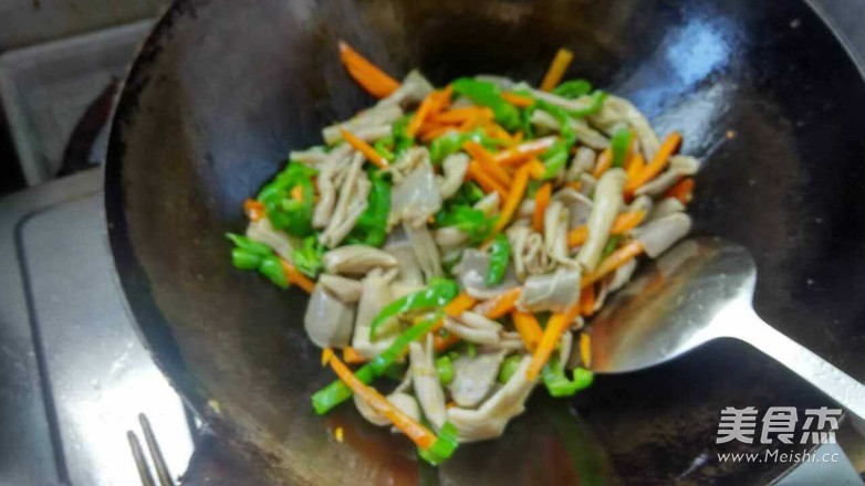 青椒炒鹅肠的做法