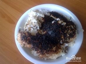 怎么用电饭煲煮饭不会使米饭糊在锅底!