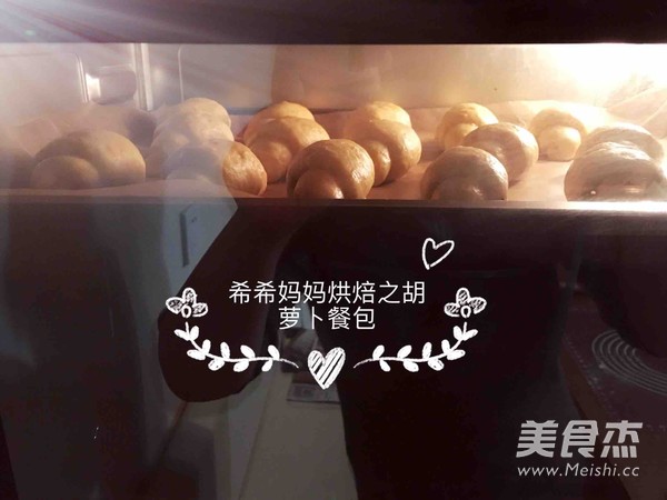 胡萝卜餐包的做法