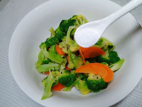 椒香凉拌西兰花