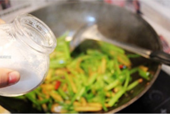 蒜味香芹土豆丝