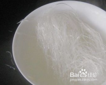 咸肉鲜虾白菜煲的做法