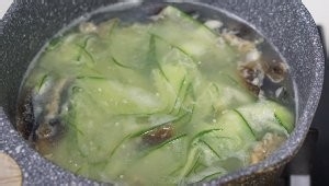 养生食补黄瓜皮蛋汤的做法
