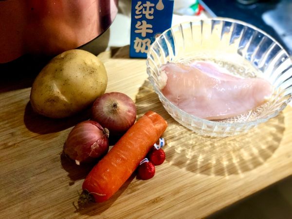 秘制咖喱鸡肉饭